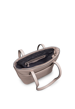 Shopper "Ella"