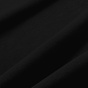 Schwarzes Textilmaterial in Nahaufnahme mit feiner Strickstruktur und diagonalen dunklen Streifen.