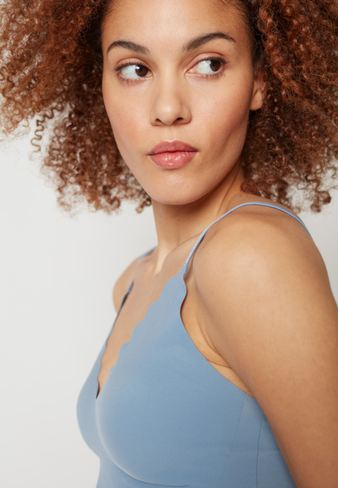 Spaghettishirt mit herausnehmbaren Pads 