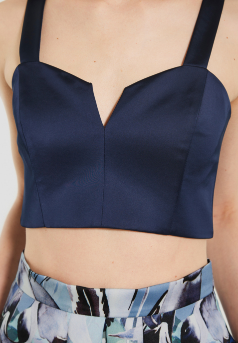 Top aus elastischem Satin