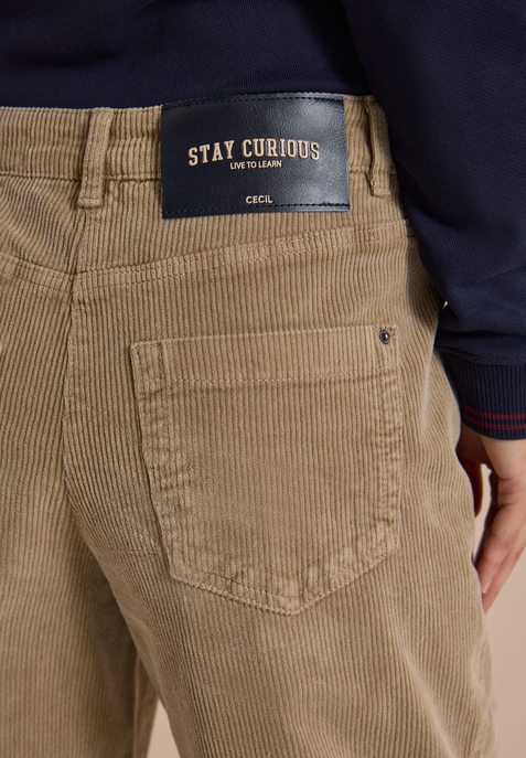 Cordhose "Scarlett Barrel"