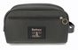 Dunkelgrüne Barbour-Umhängetasche mit Reißverschlussfach, Logoaufnäher und braunen Lederdetails.