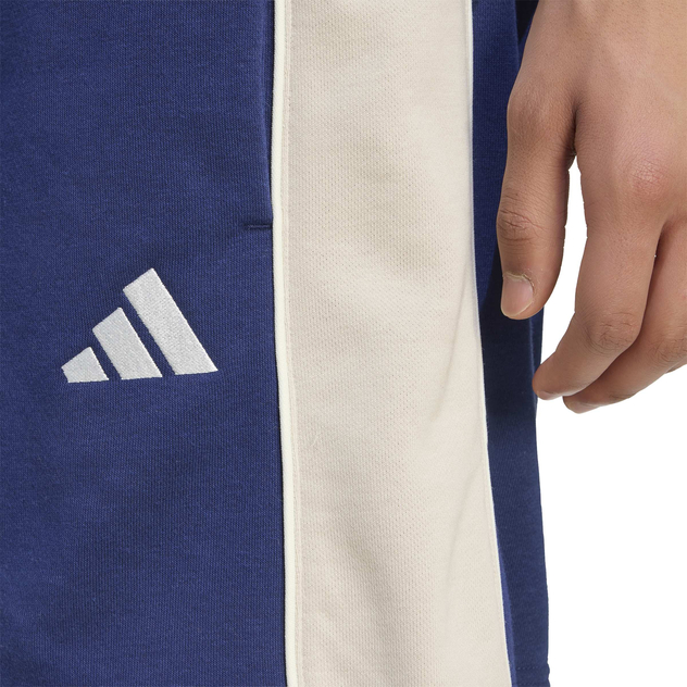 Shorts "Seasonal Essentials"