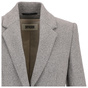 Detailansicht eines grauen Blazers mit Reverskragen und DRYKORN-Label