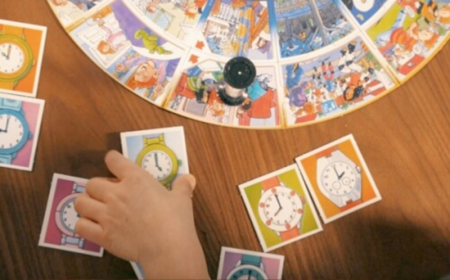 Lernspiel "Wer kennt die Uhr?"