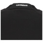 Detailansicht eines schwarzen Sweatshirts mit C.P. Company-Logo am Kragen