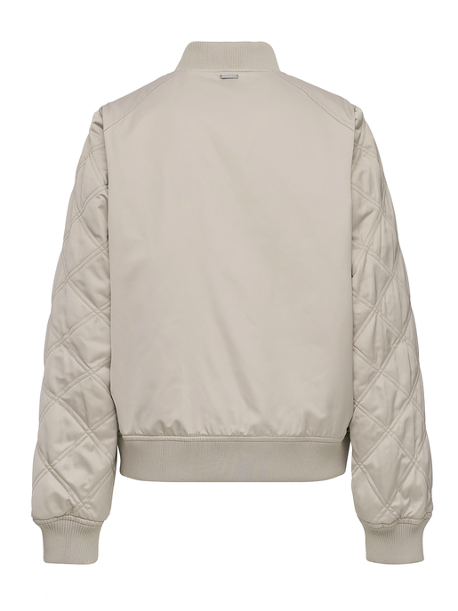 Beige Bomberjacke mit glatter Rückenpartie, rautenförmig gesteppten Ärmeln und gerippten Bündchen.