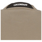 Detailansicht eines beigefarbenen Sweatshirts mit schwarzem Nackenlabel von C.P. Company.